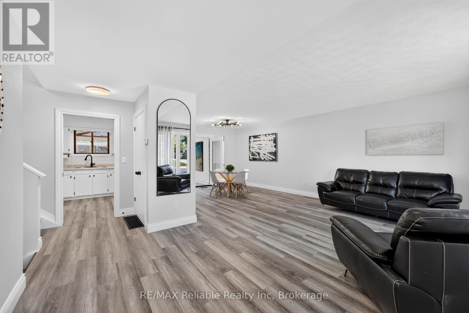 17 SUNCOAST DRIVE W - 5