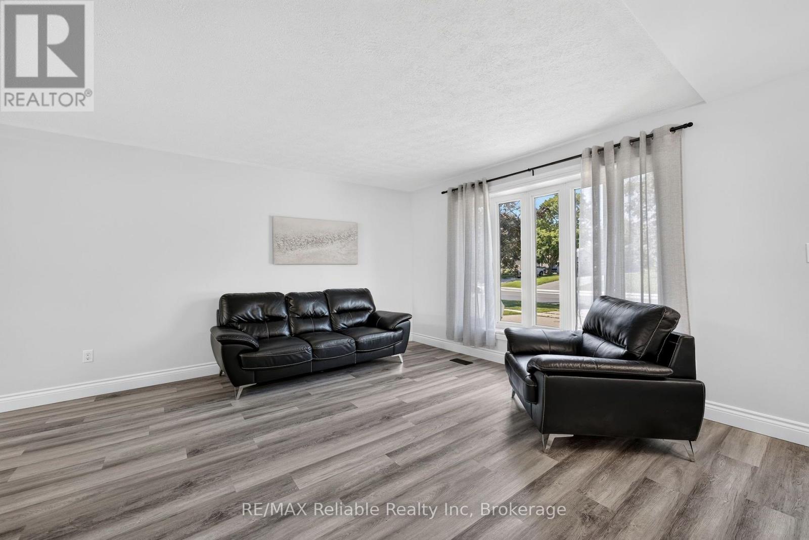 17 SUNCOAST DRIVE W - 6