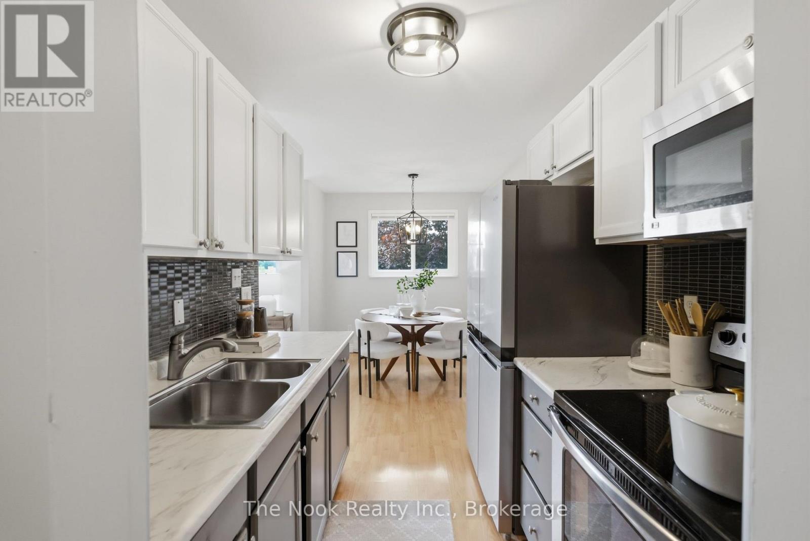 #1-3 540 MARY STREET E - 10
