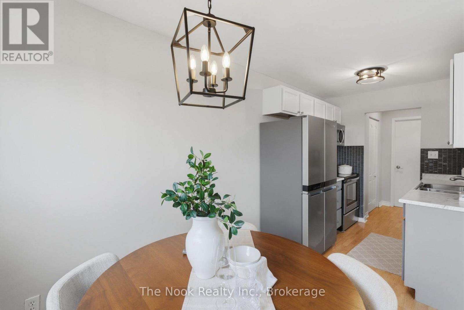 #1-3 540 MARY STREET E - 11