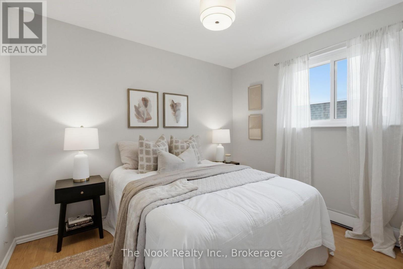 #1-3 540 MARY STREET E - 21