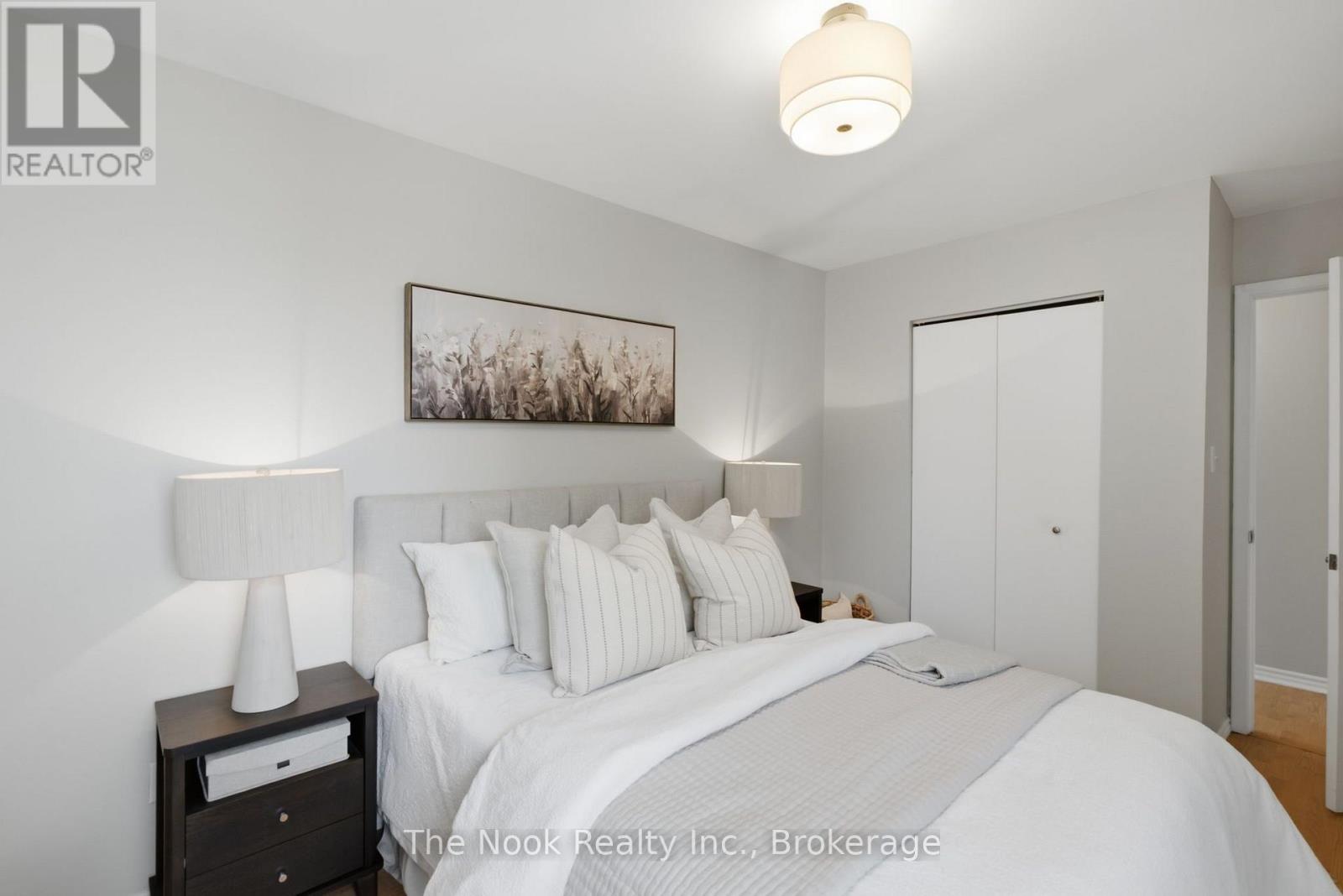 #1-3 540 MARY STREET E - 25