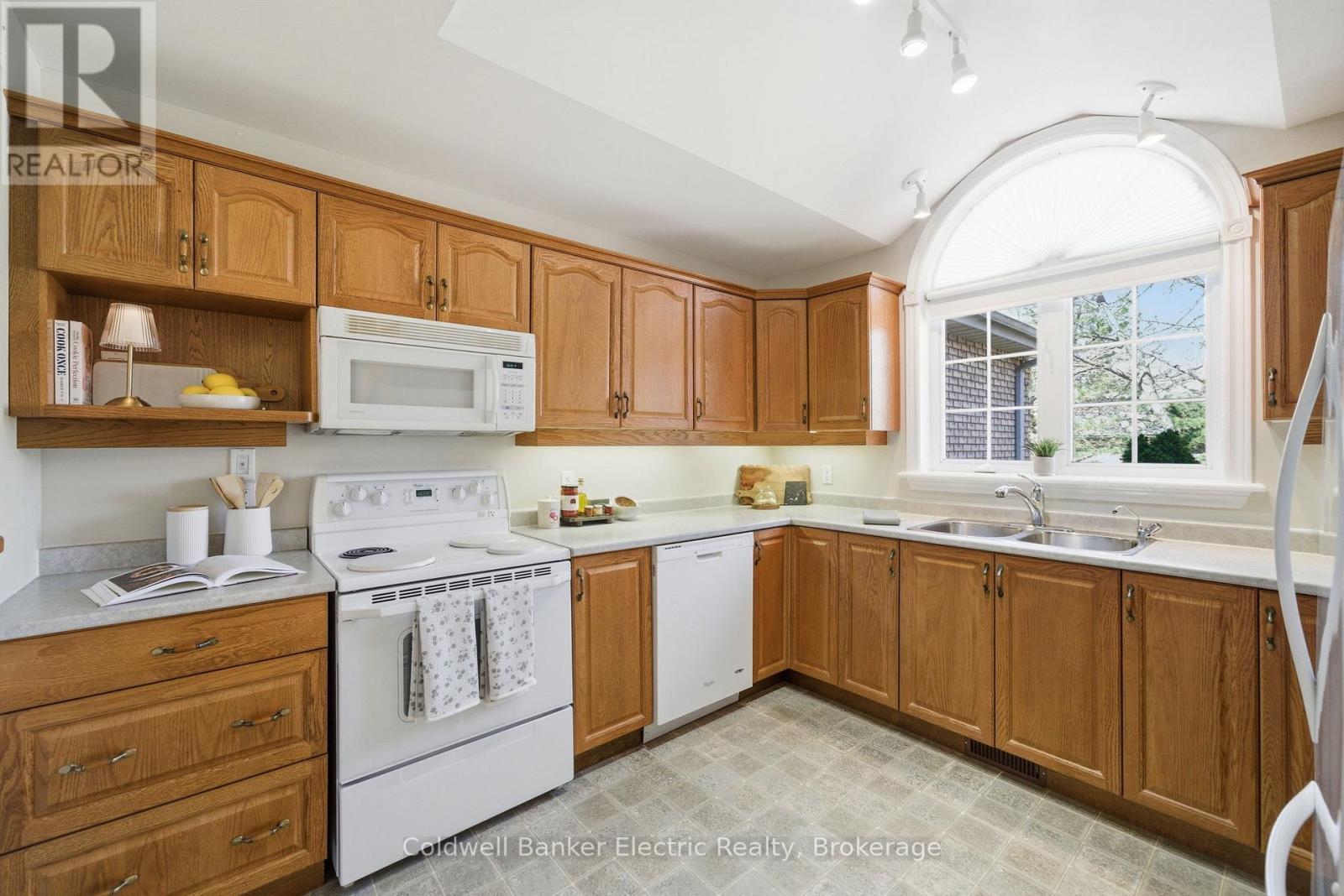 #40 300 FRANMOR DRIVE - Image 6