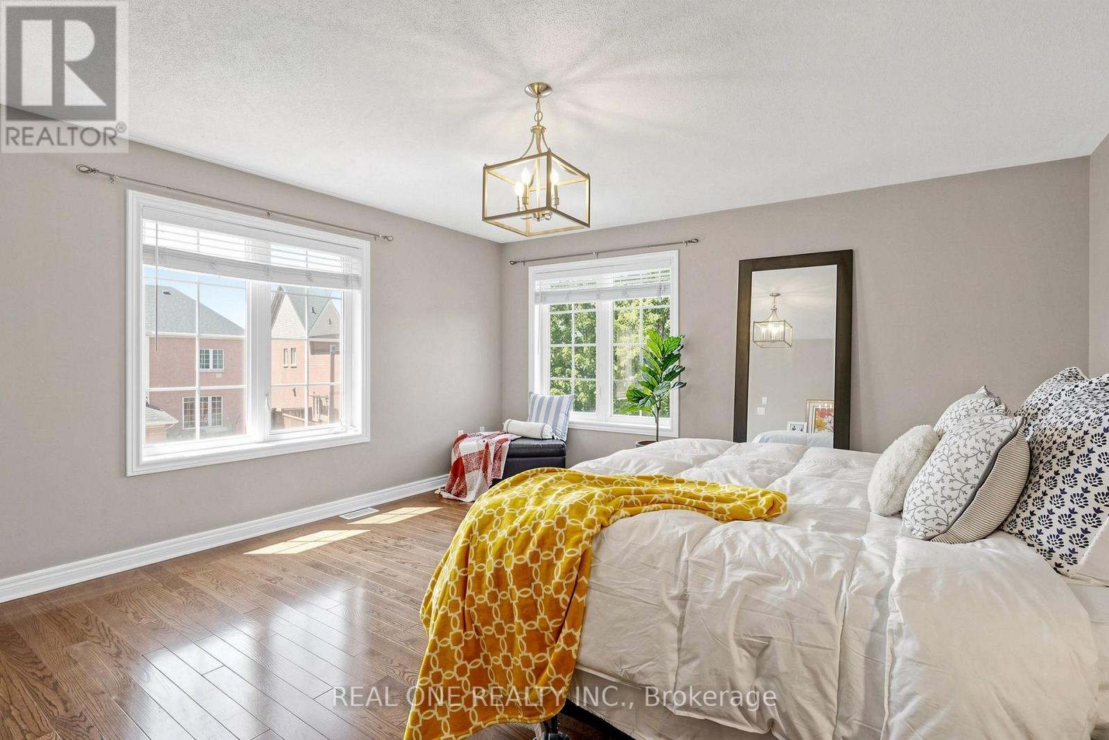 8 LEBARR ROAD - 31