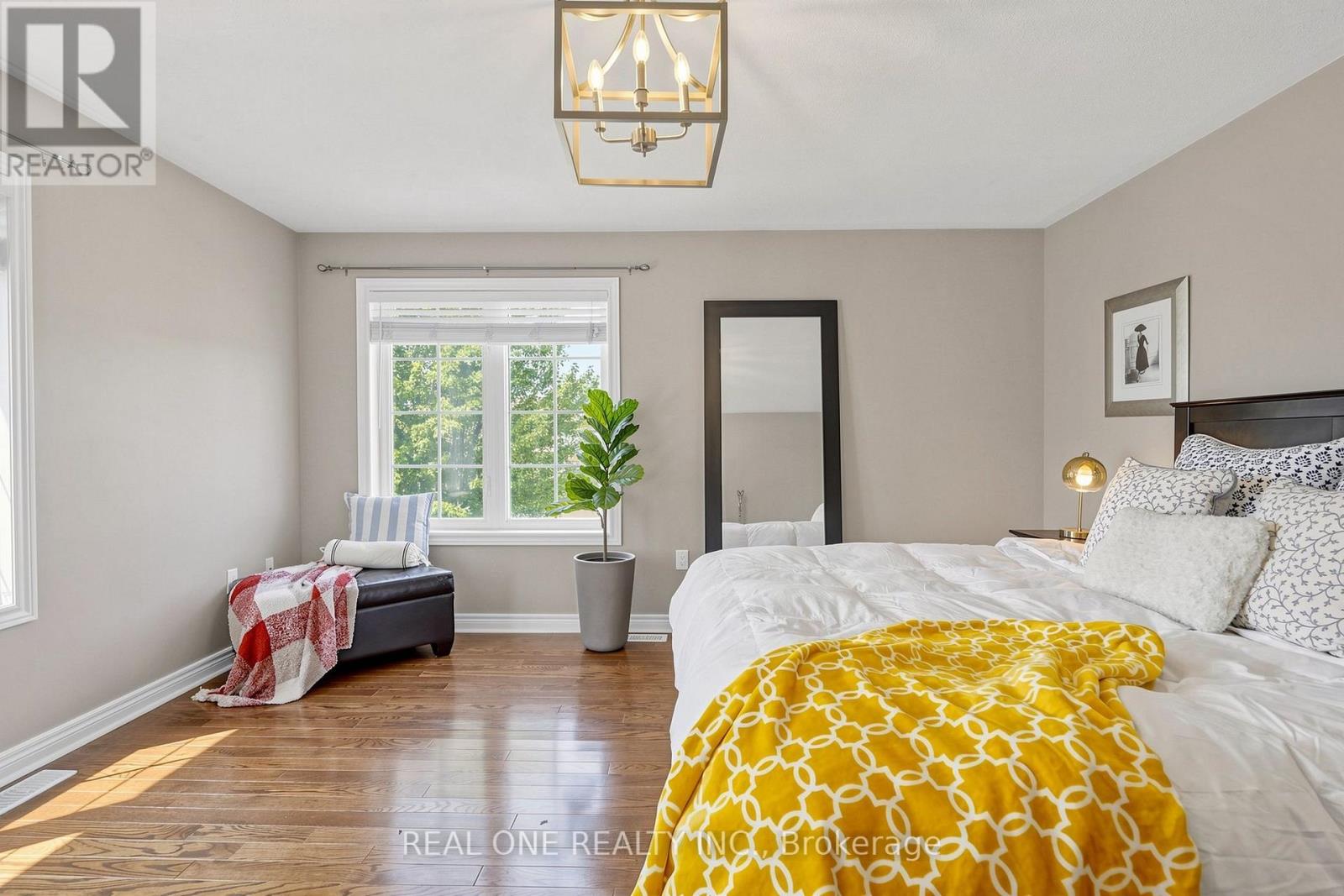 8 LEBARR ROAD - 32