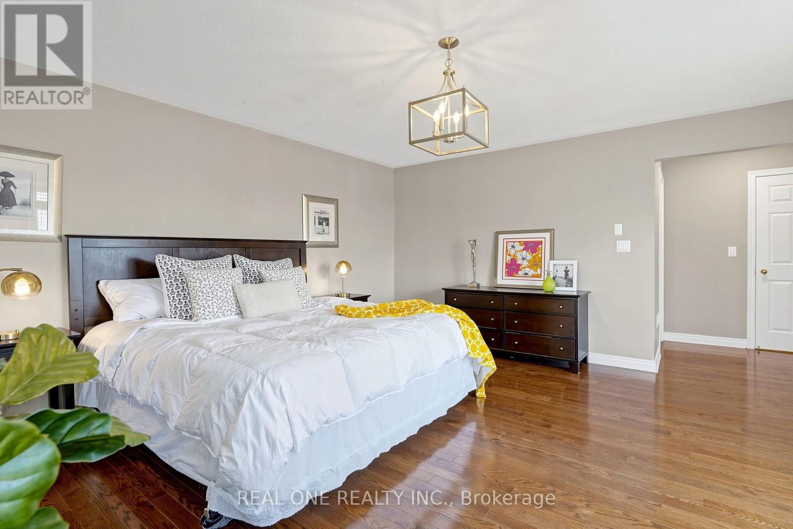 8 LEBARR ROAD - Image 33