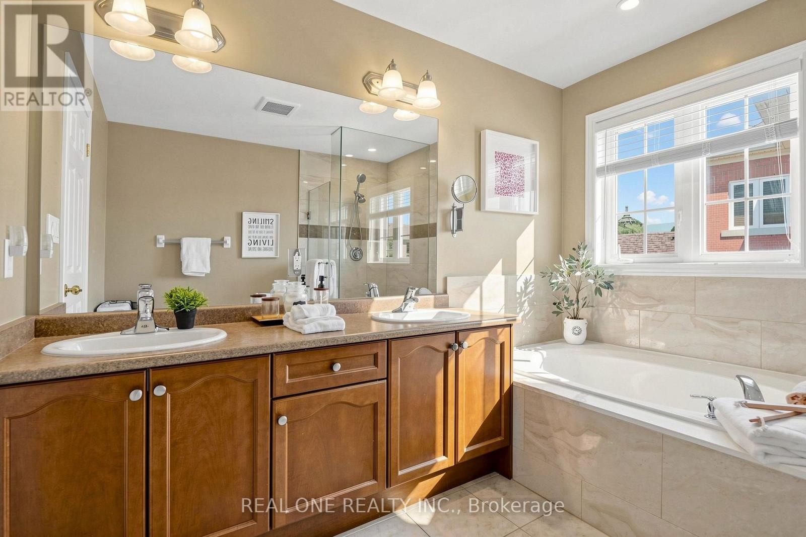 8 LEBARR ROAD - 34