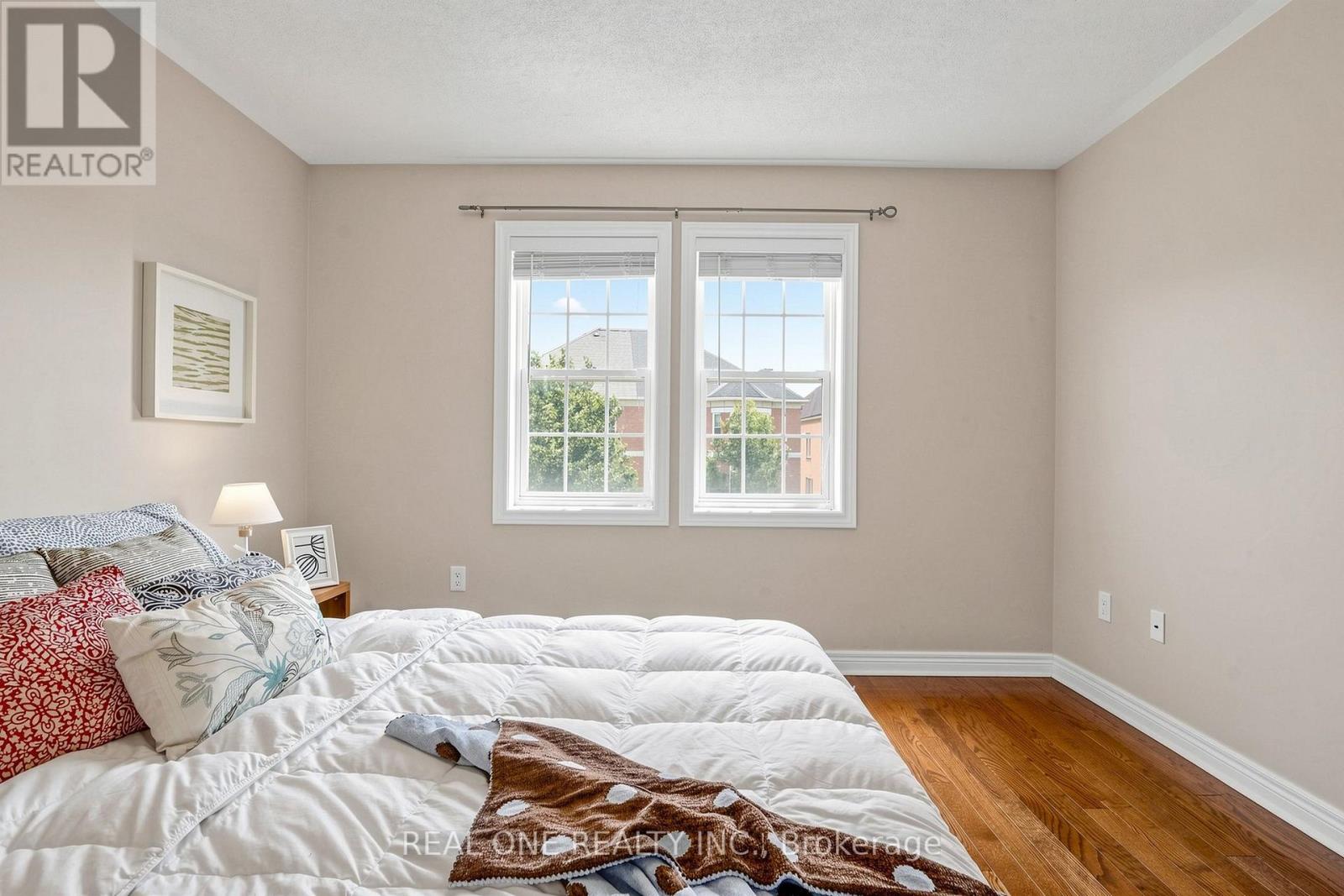 8 LEBARR ROAD - 38