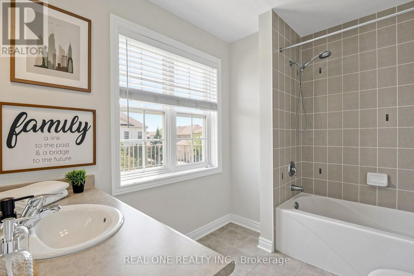 8 LEBARR ROAD - 39