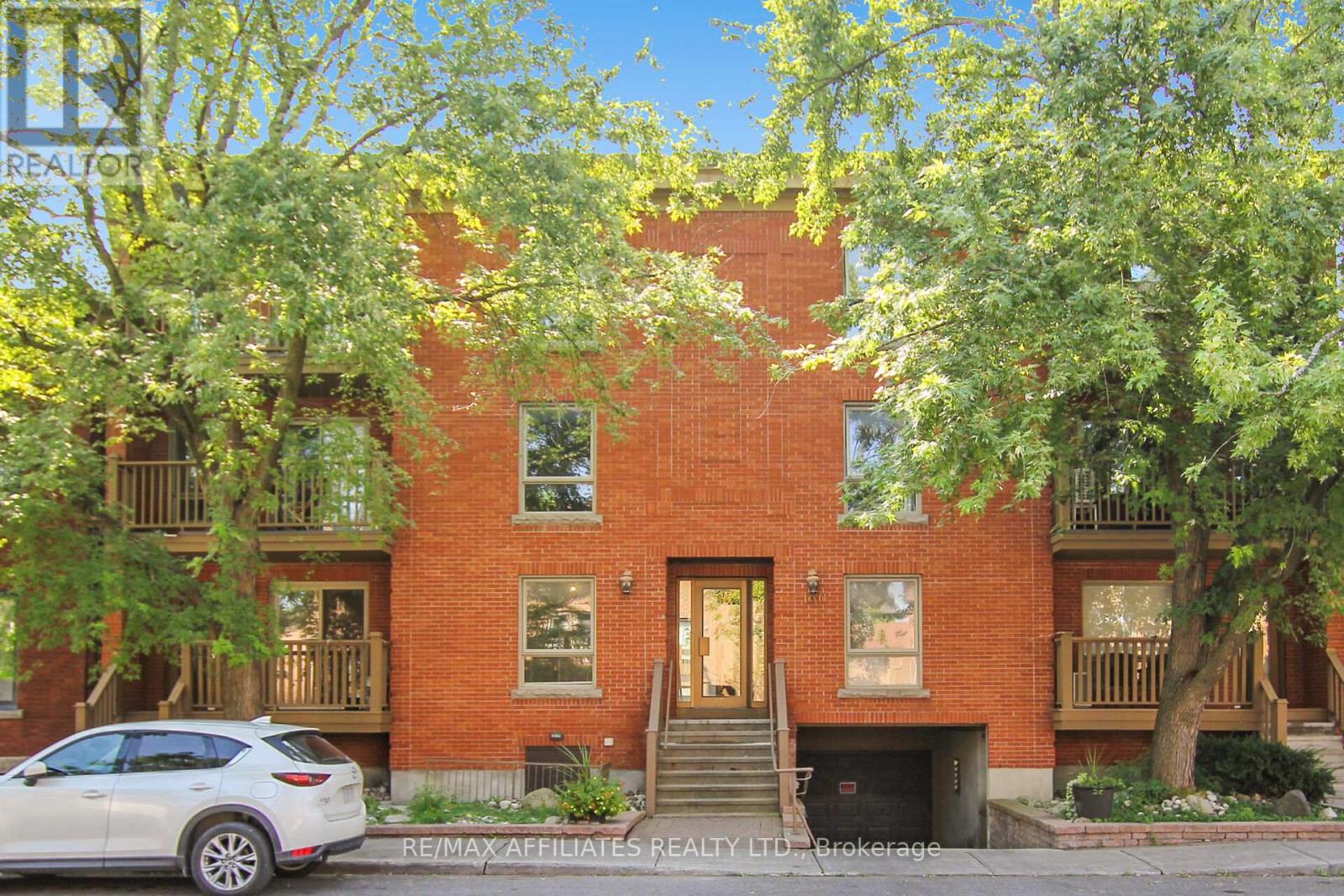 #1 160 BRUYERE STREET - 1