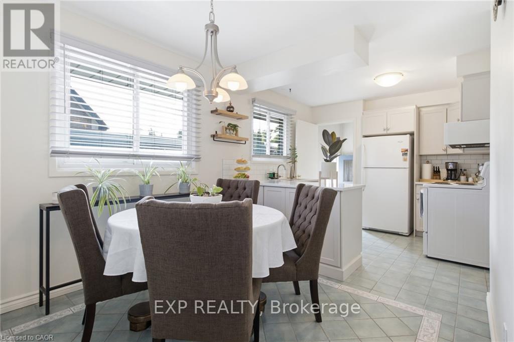 11 SUMMIT CRESCENT - 11