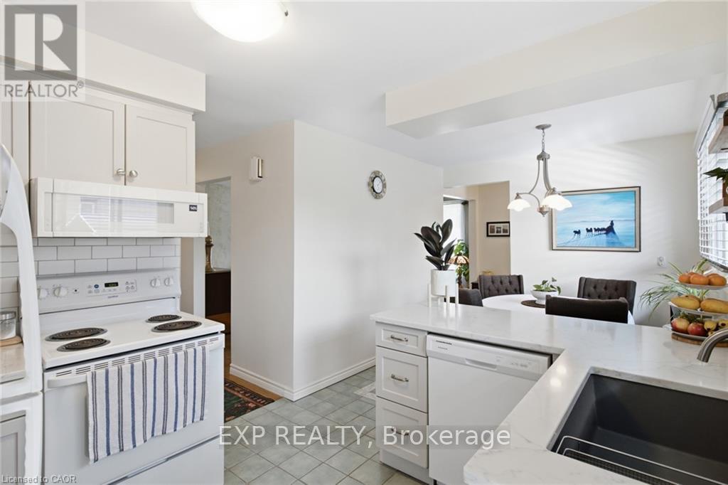 11 SUMMIT CRESCENT - 14