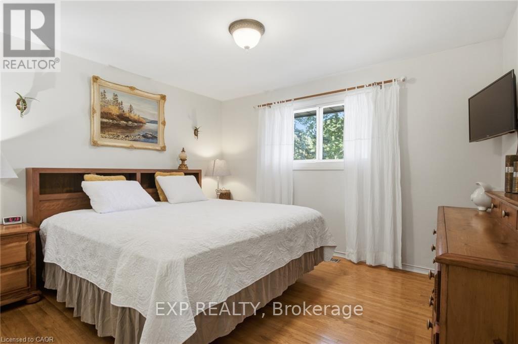 11 SUMMIT CRESCENT - 15