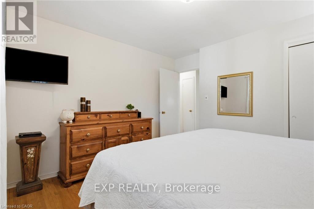 11 SUMMIT CRESCENT - Image 17