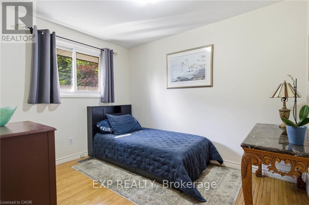 11 SUMMIT CRESCENT - 18