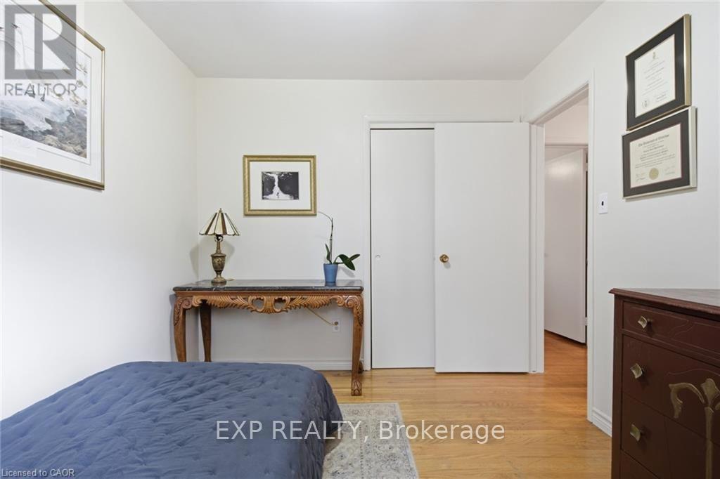 11 SUMMIT CRESCENT - Image 19