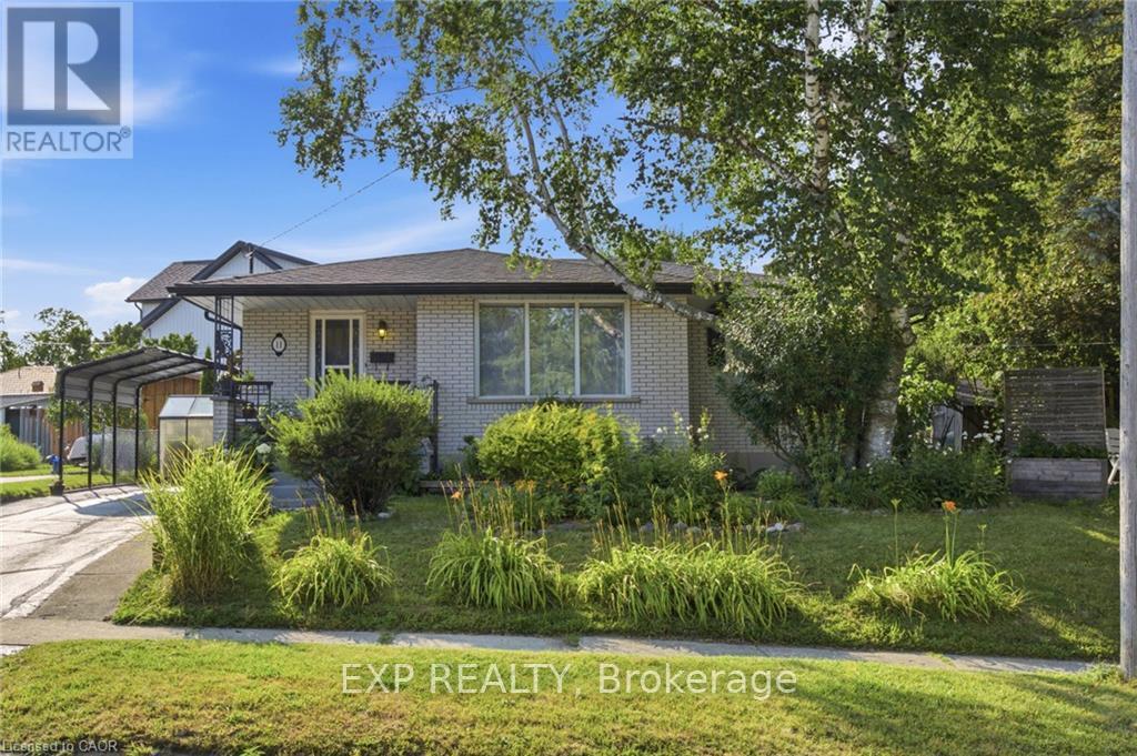 11 SUMMIT CRESCENT - 2