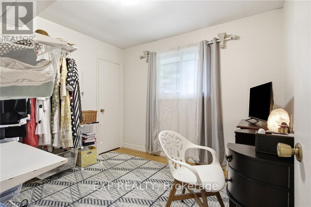 11 SUMMIT CRESCENT - 20