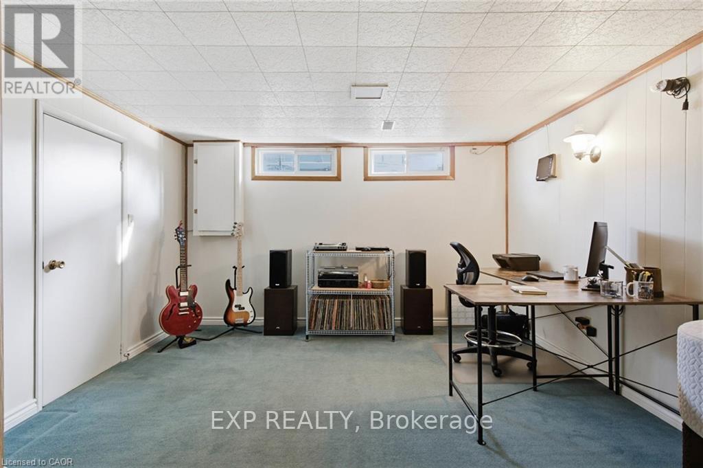 11 SUMMIT CRESCENT - 25