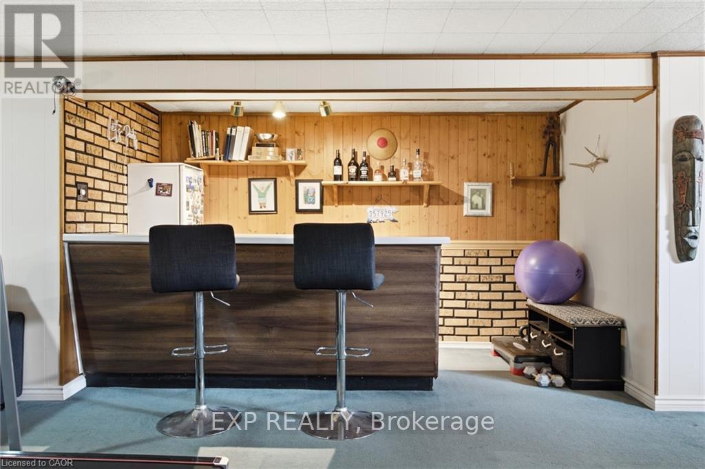 11 SUMMIT CRESCENT - 27