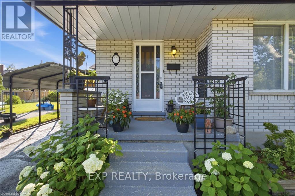 11 SUMMIT CRESCENT - 3