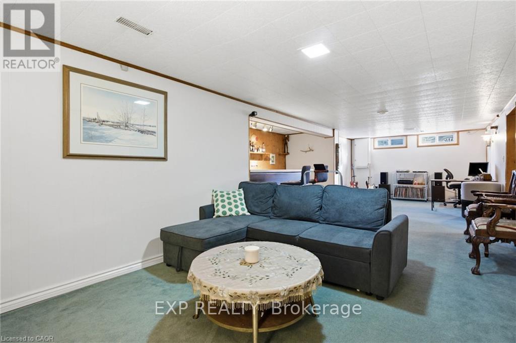 11 SUMMIT CRESCENT - 30