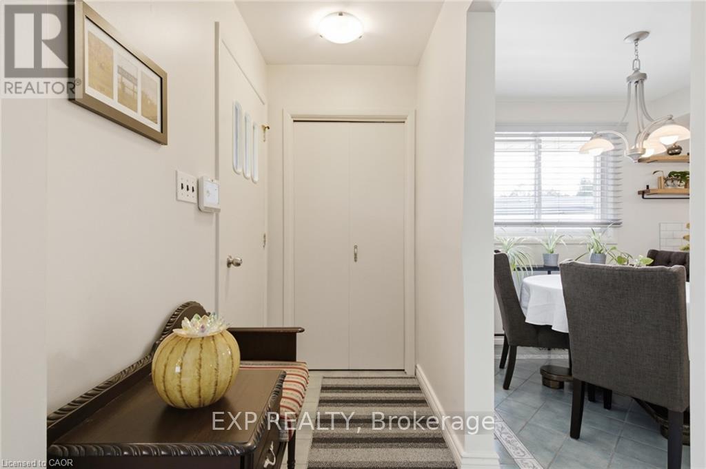 11 SUMMIT CRESCENT - 4