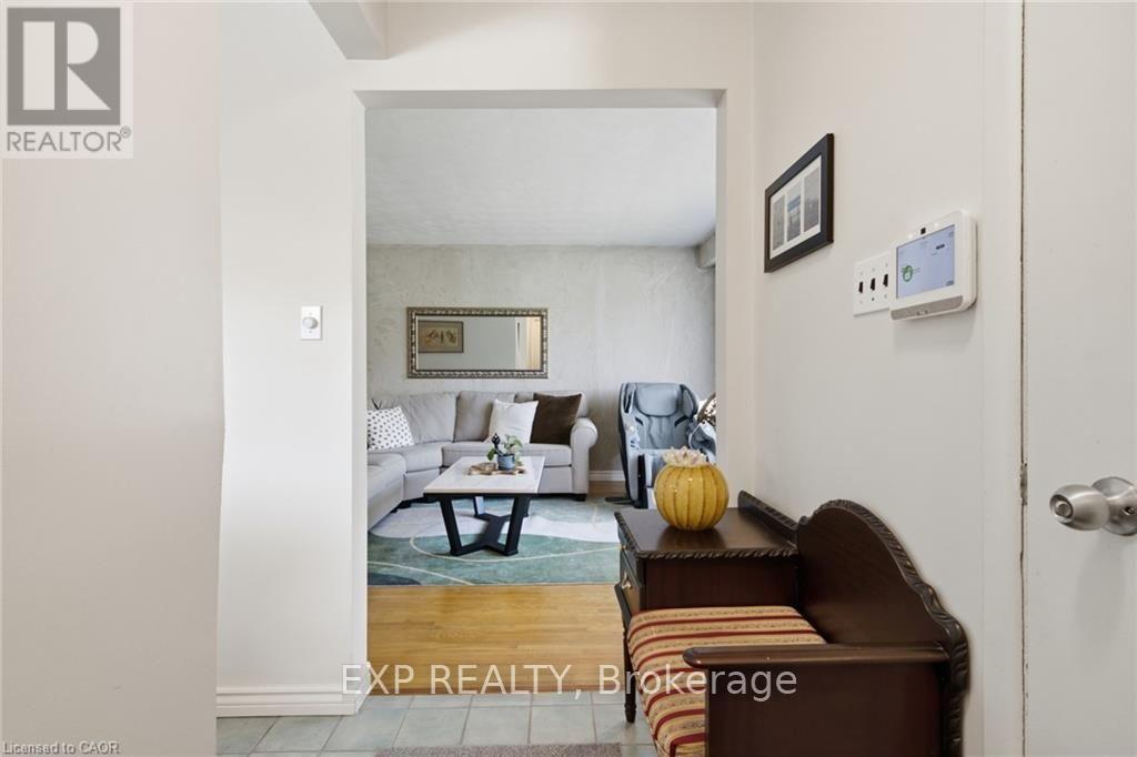11 SUMMIT CRESCENT - 5