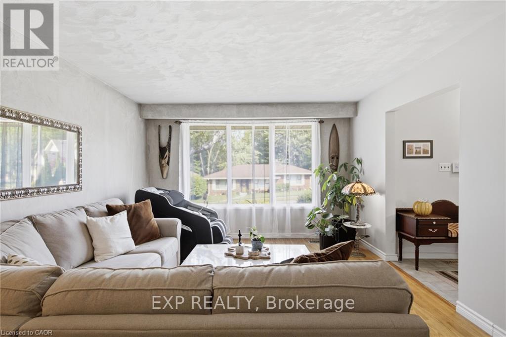 11 SUMMIT CRESCENT - 6