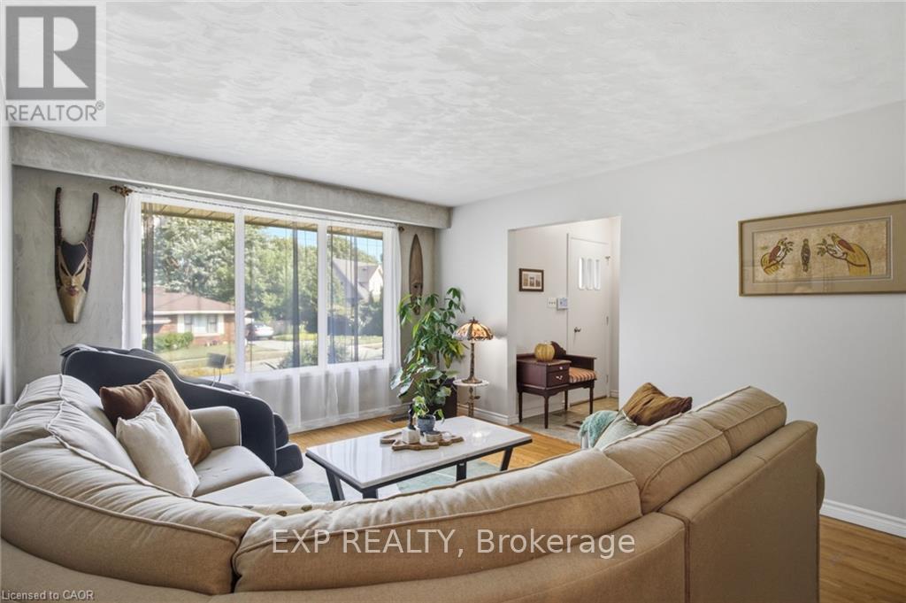 11 SUMMIT CRESCENT - Image 7