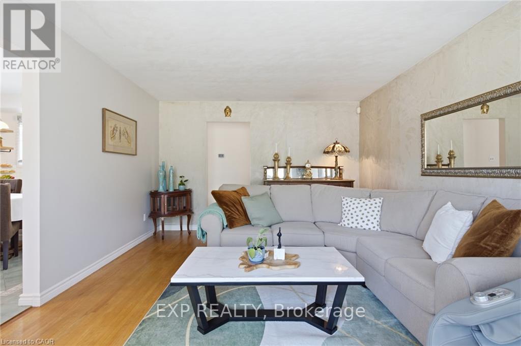 11 SUMMIT CRESCENT - 8