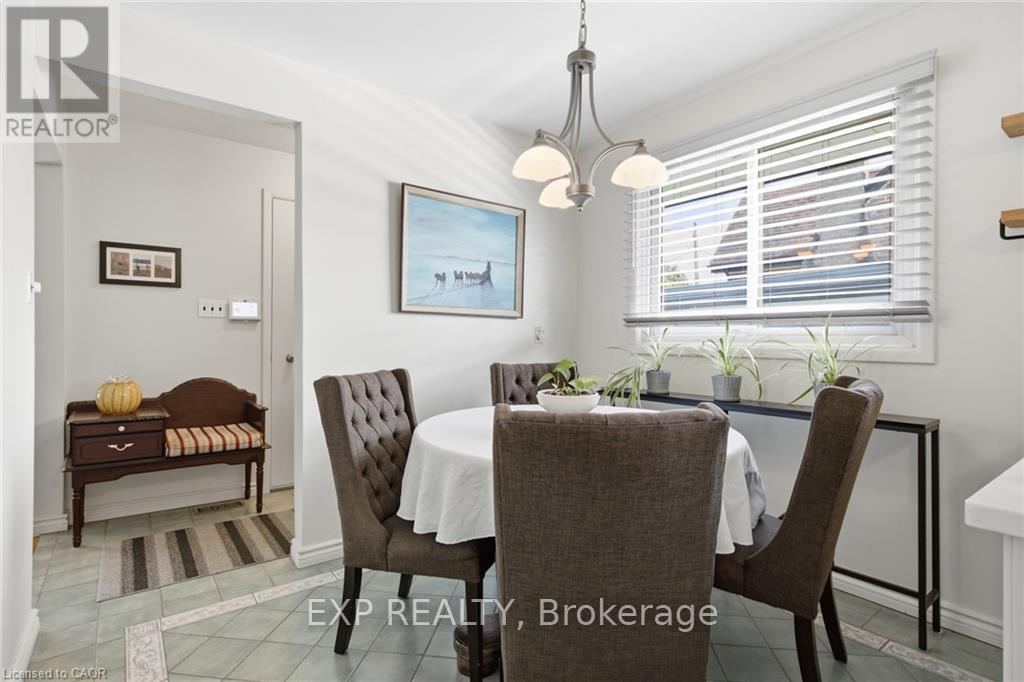 11 SUMMIT CRESCENT - 9