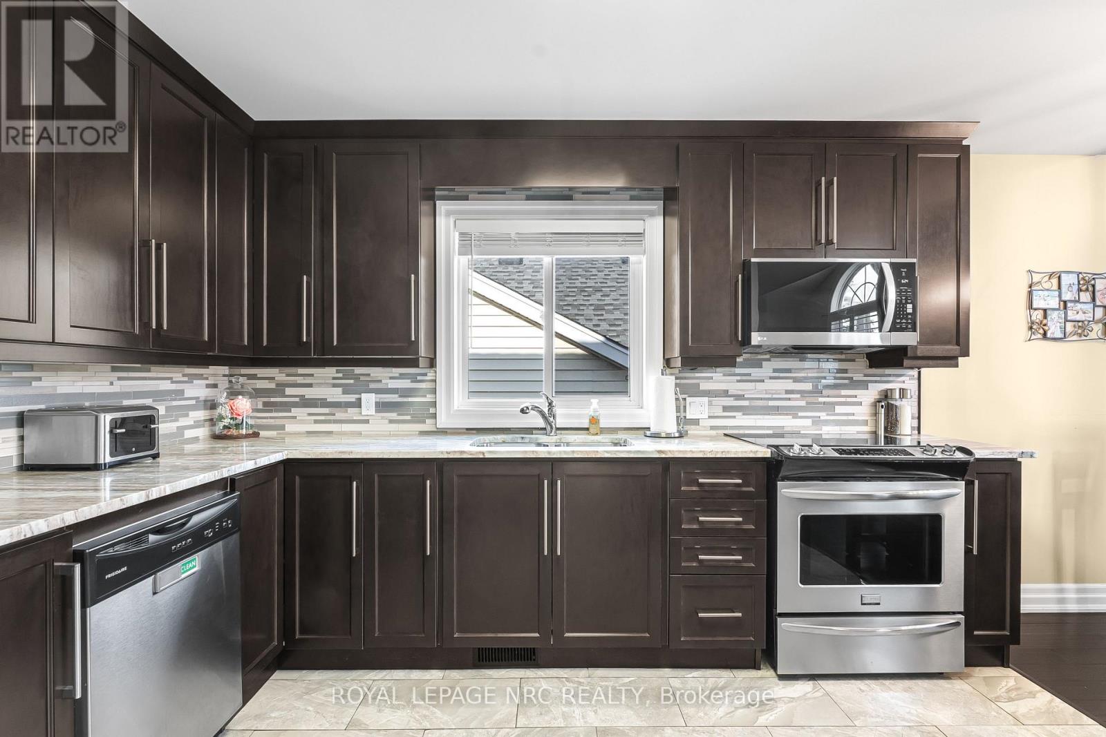 551 SCOTT STREET - 12