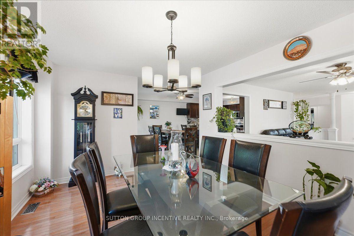 17 WHITE CRESCENT - 12