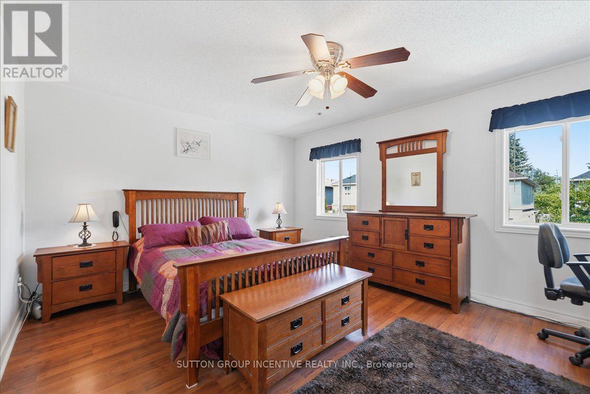 17 WHITE CRESCENT - 16