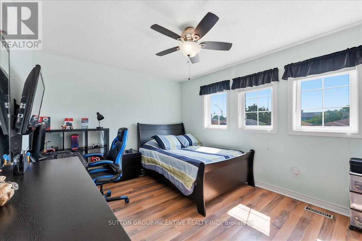 17 WHITE CRESCENT - 21