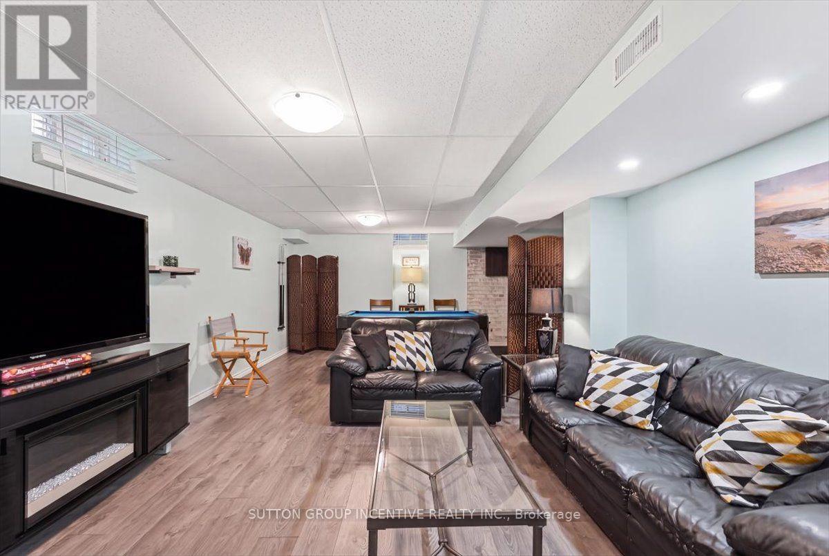 17 WHITE CRESCENT - Image 29