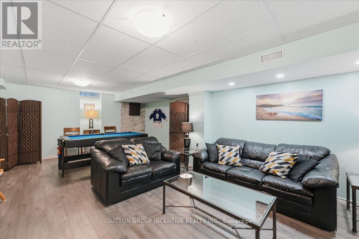 17 WHITE CRESCENT - 30
