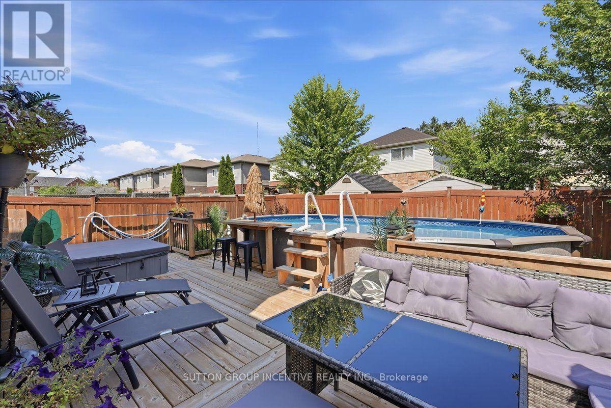 17 WHITE CRESCENT - 36