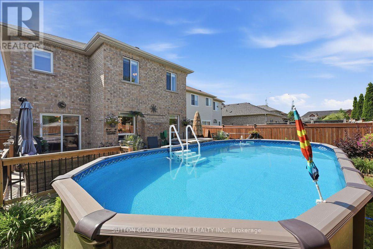 17 WHITE CRESCENT - Image 41
