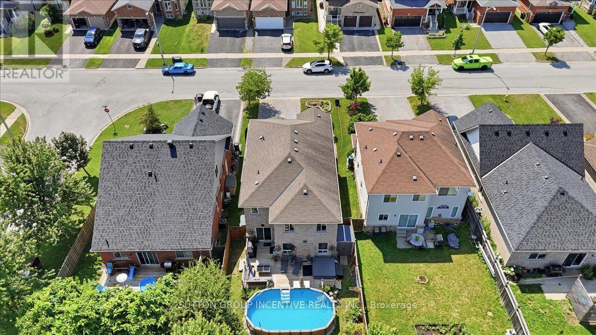 17 WHITE CRESCENT - 45