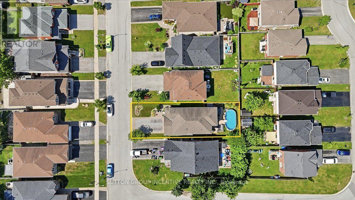 17 WHITE CRESCENT - 46