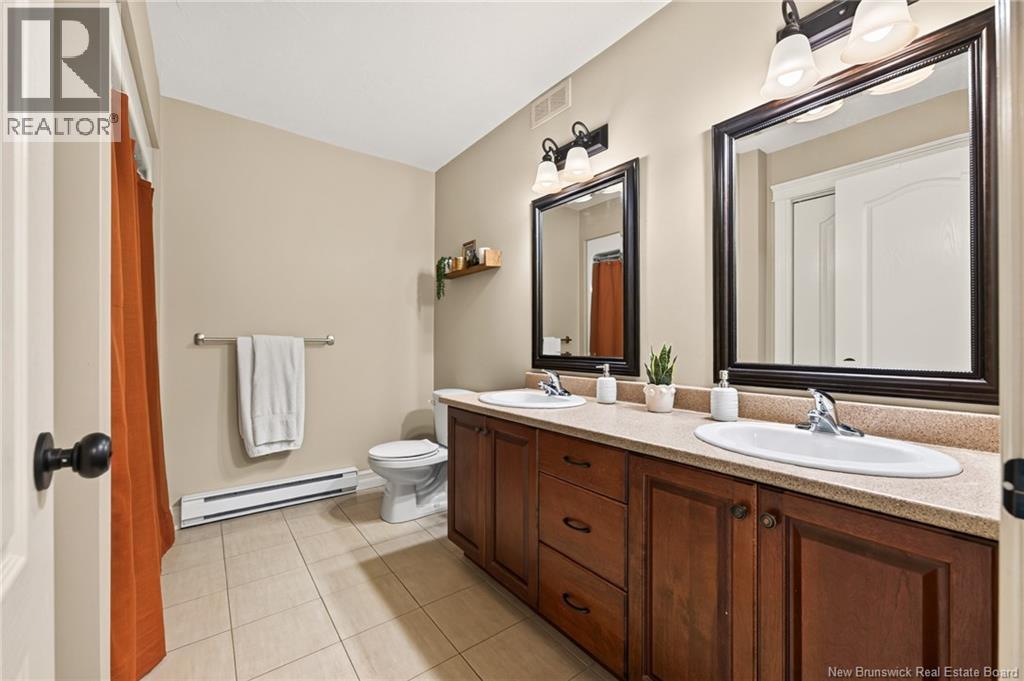 27 Oxiard Street - 25