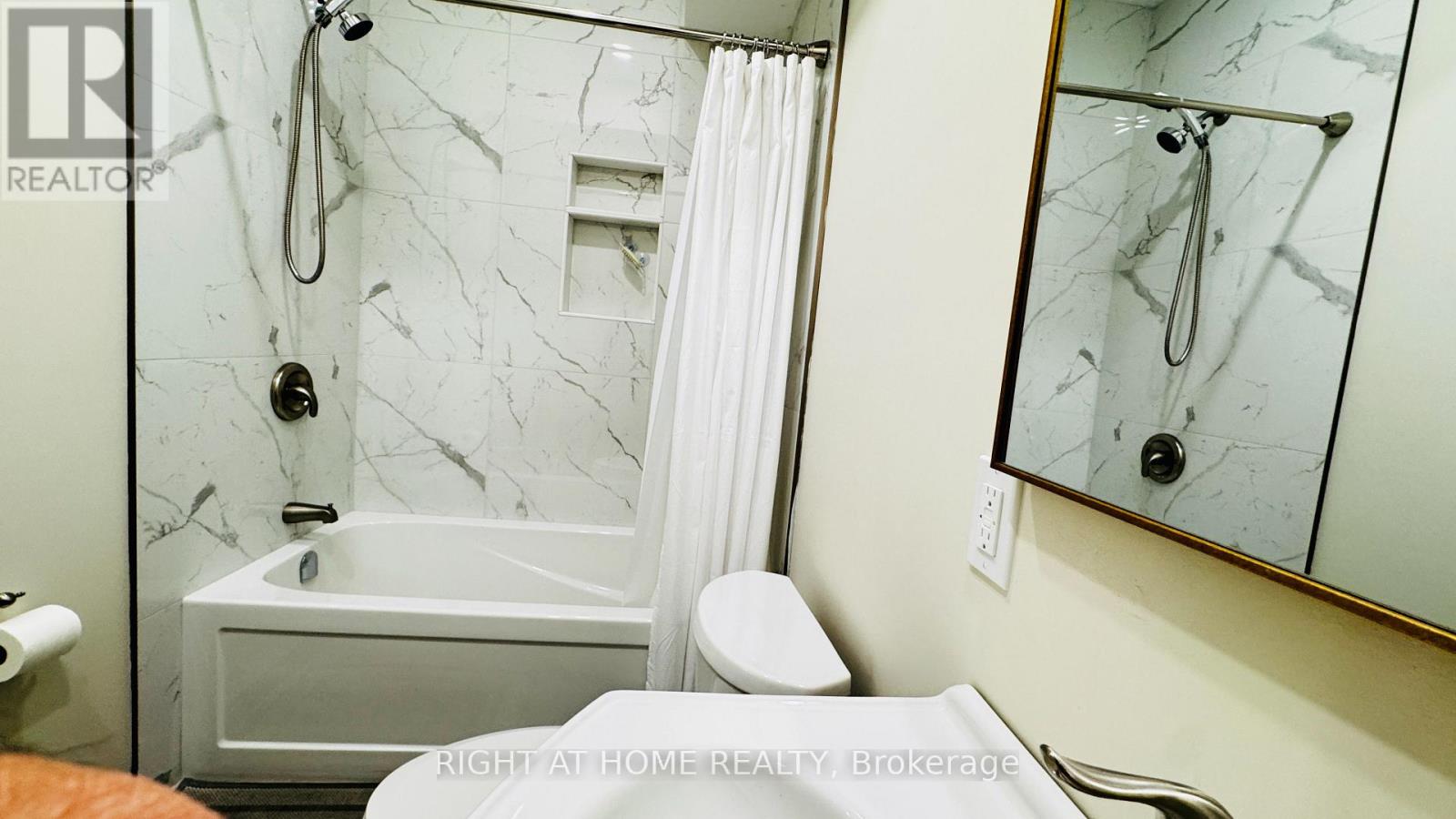 #Back Unit 346 Ashland Avenue, London East (East M), Ontario, N5W4E8, London East (East M), Ontario — photo 4 of 5