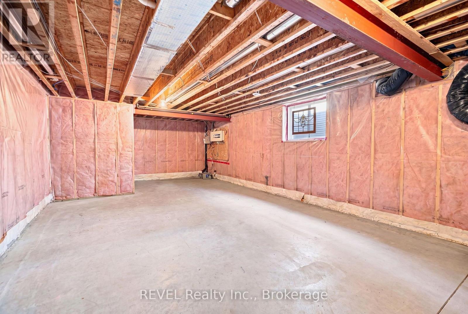 90 SUNRISE COURT - Image 32