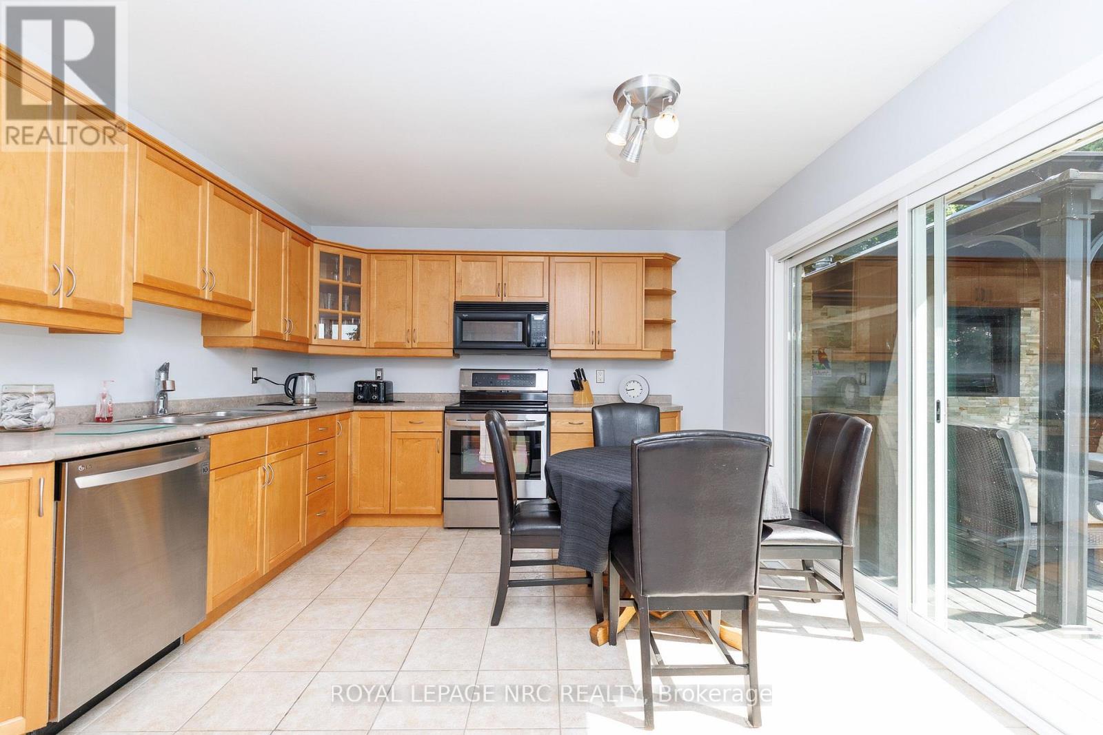 12 WILLCHER DRIVE - 16