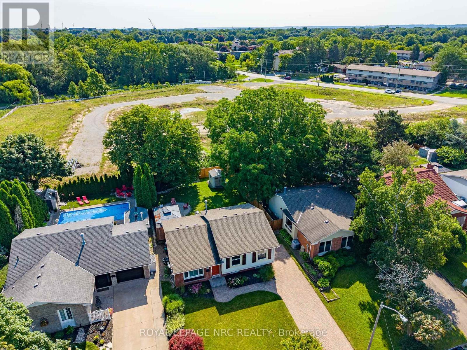 12 WILLCHER DRIVE - 32