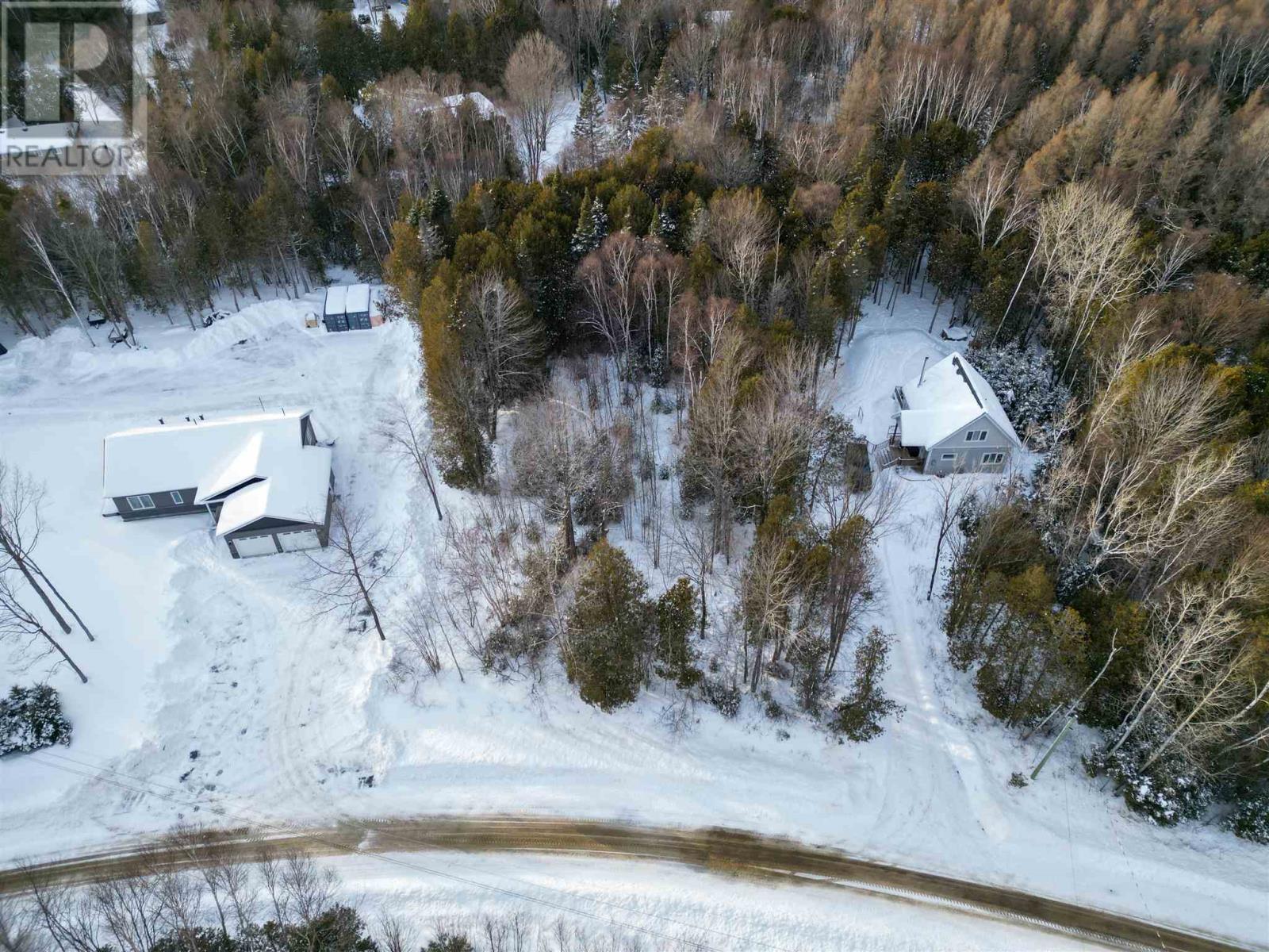 18 Lake DR