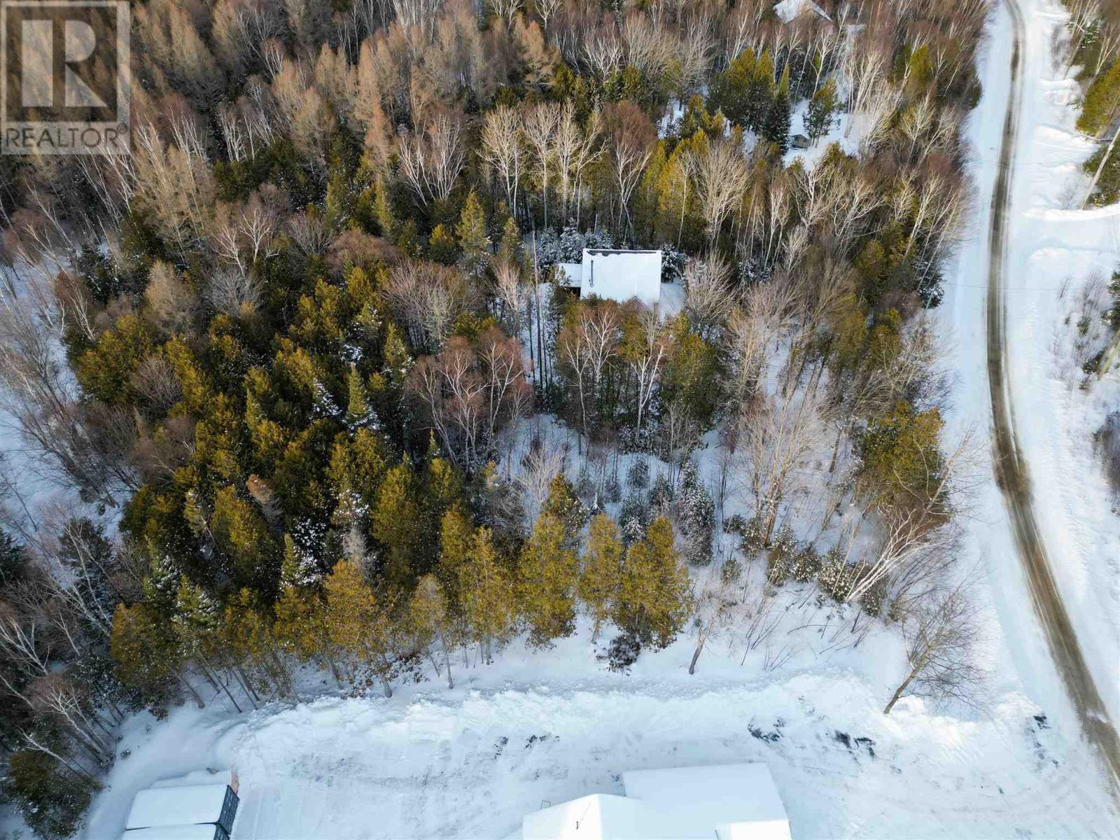 18 Lake DR
