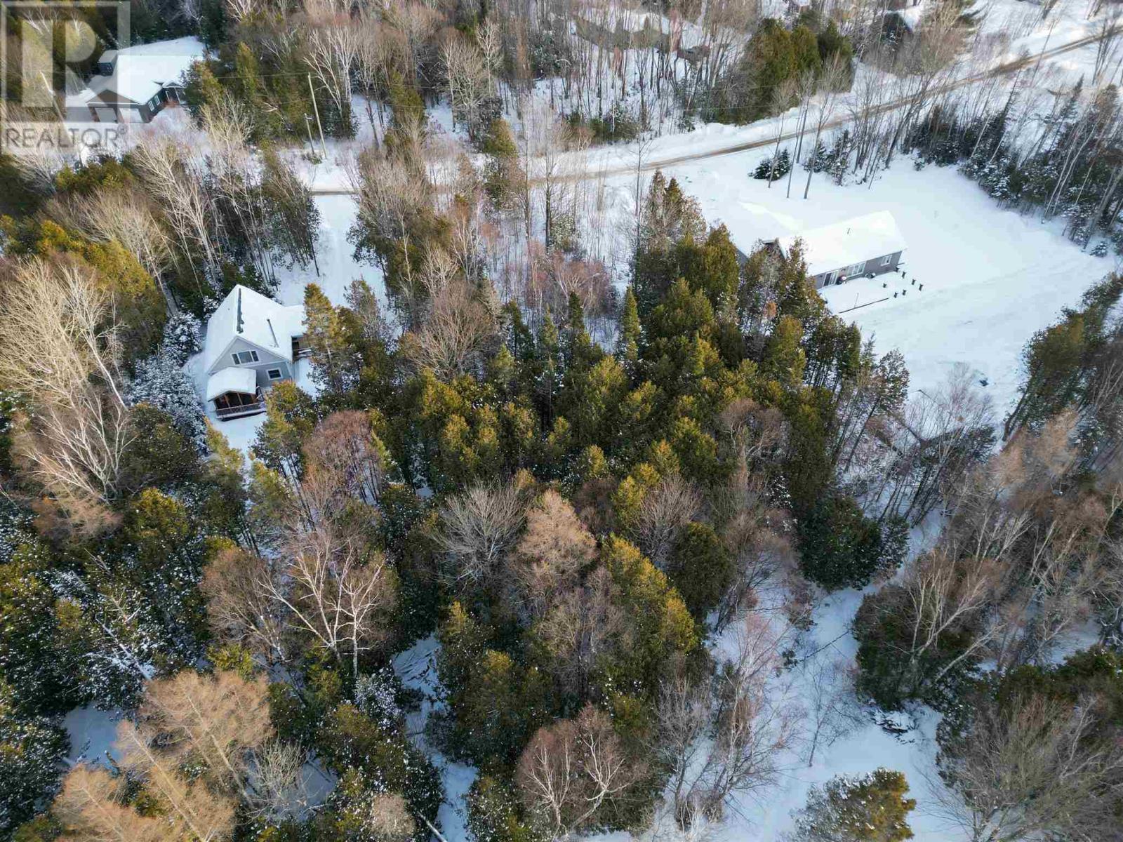 18 Lake DR